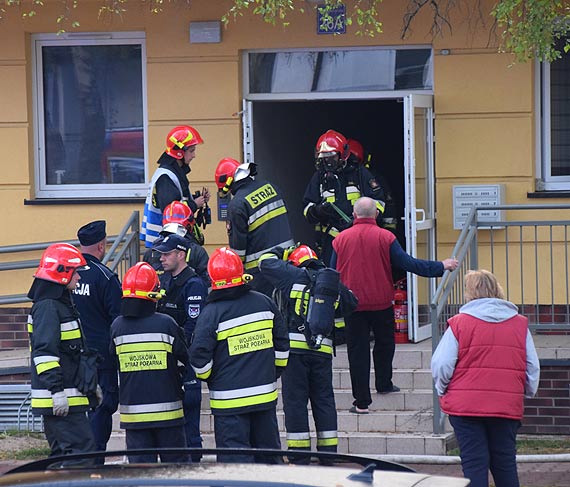 Stra poarna, ratownicy medyczni i policjanci interweniowali na ulicy Markiewicza