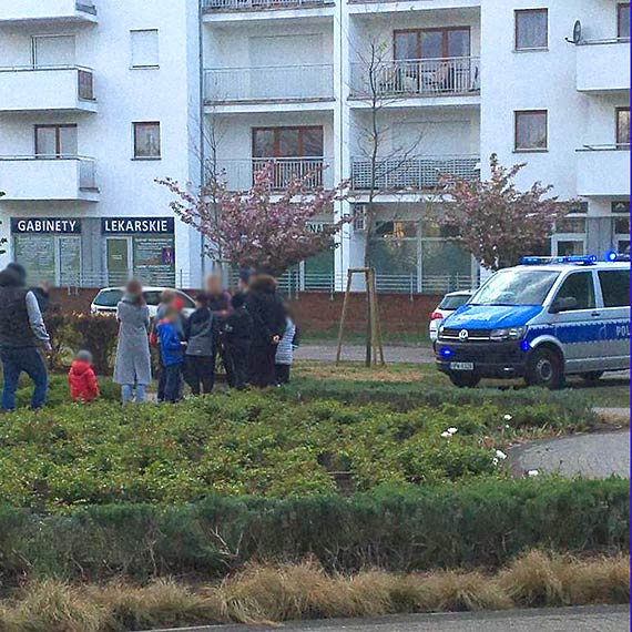 Młodociany nożownik zaatakował na placu zabaw przy Platanie
