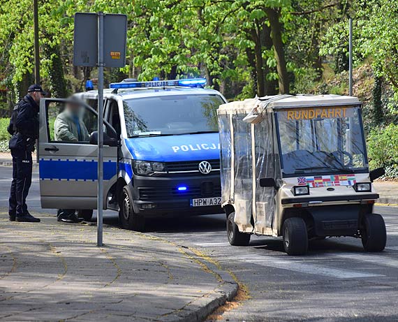 Kierowca melexa jedzi bez uprawnie 