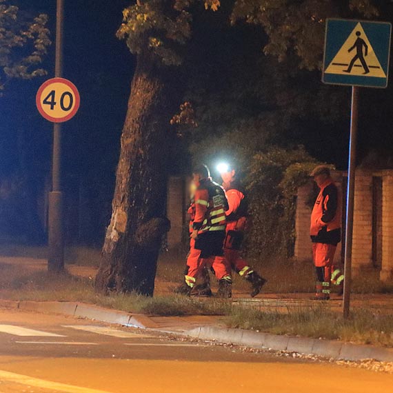 Matka, wyrzucona z domu przez wasn crk, schronia si midzy grobami