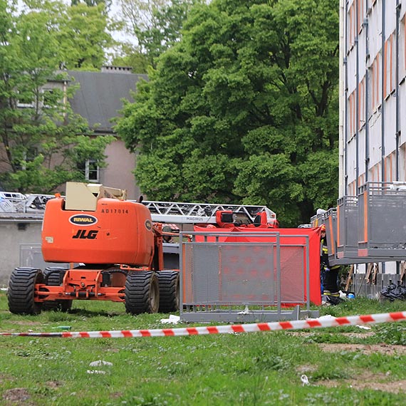 Tragiczny wypadek - mczyzna wypad z 4. pitra