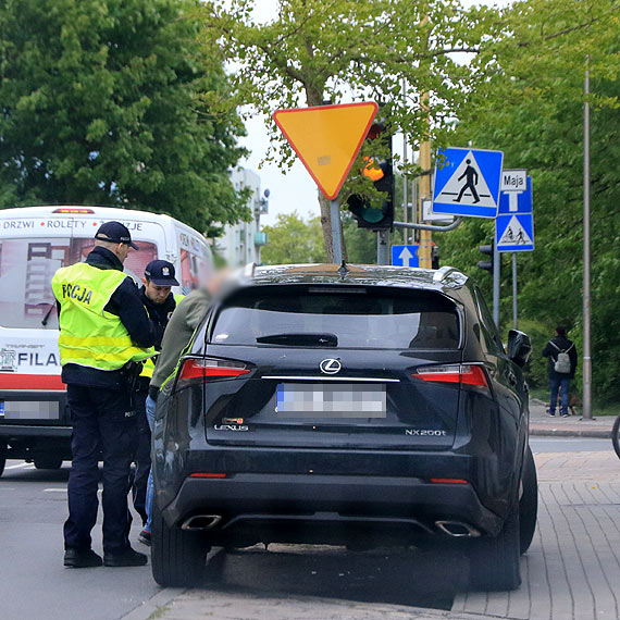  winoujscy policjanci odzyskali utraconego Lexusa o rynkowej wartoci ponad 100 tysicy zotych