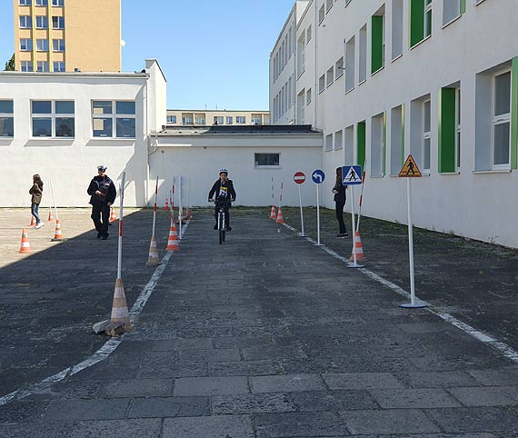 Uczniowie winoujskich szk wykazali si wiedz podczas eliminacji do Oglnopolskiego Turnieju Bezpieczestwa w Ruchu Drogowym!