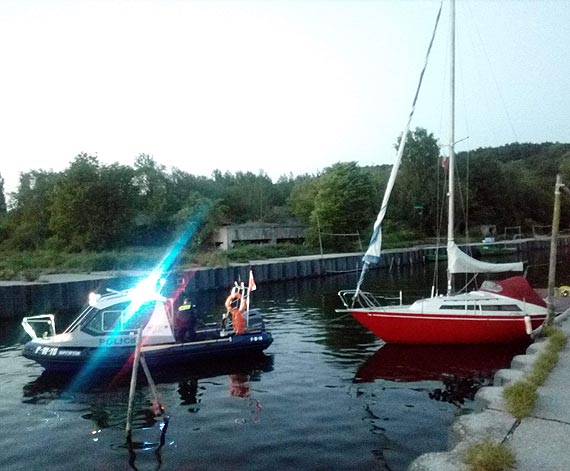 Jacht już w bazie rybackiej w Lubinie. Los jego załogi nadal nieznany