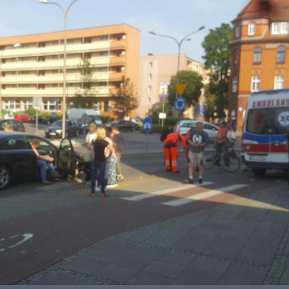 Samochód potrącił chłopca przejeżdżającego przez pasy