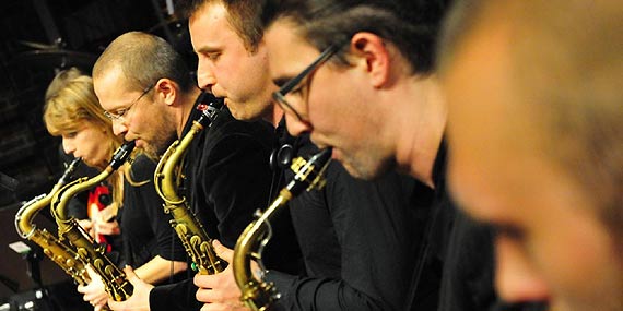 Silesian Jazz Orchester zachwyciła publiczność przy promenadzie . Dziś muzyków z Wrocławia można podziwiać na dworcu w Heringsdorf