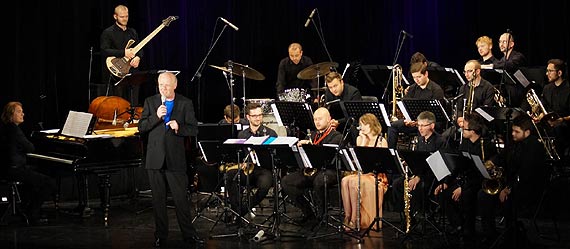 Silesian Jazz Orchester zachwyciła publiczność przy promenadzie . Dziś muzyków z Wrocławia można podziwiać na dworcu w Heringsdorf