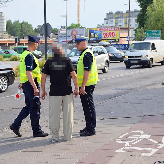 Powaliła ją ilość wypitego alkoholu, choć jej towarzysz twierdził, że to potrącenie