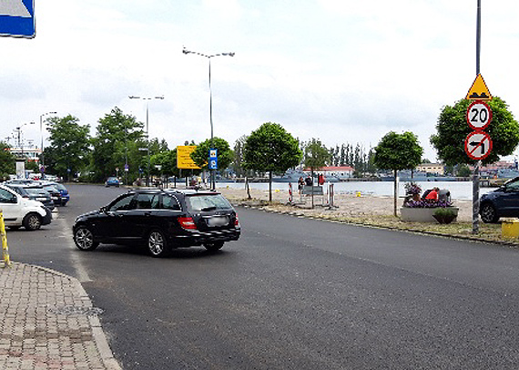 Najedali na siebie czoowo i trbili. Chaos w centrum miasta
