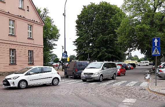 Najedali na siebie czoowo i trbili. Chaos w centrum miasta