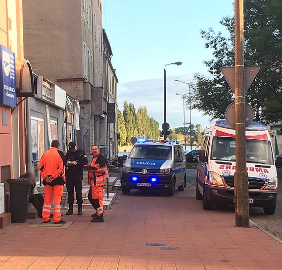 Mczyzna zasab na rowerze. Interweniowali ratownicy medyczni i policjanci