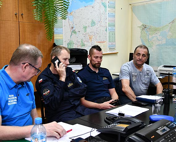 Okręt z niebezpieczną bombą bezpiecznie opuścił Świnoujście