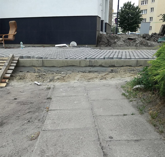 Kto popeni bd...Mieszkacy uyckiej 1 nie mog swobodnie dosta si do domw