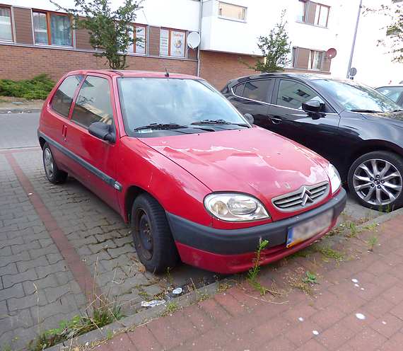 Brak miejsc parkingowych a samochd stoi kilka miesicy 