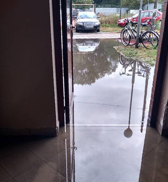 Mieszkańcy budynku na Warszowie mogą pływać nie wychodząc z domu