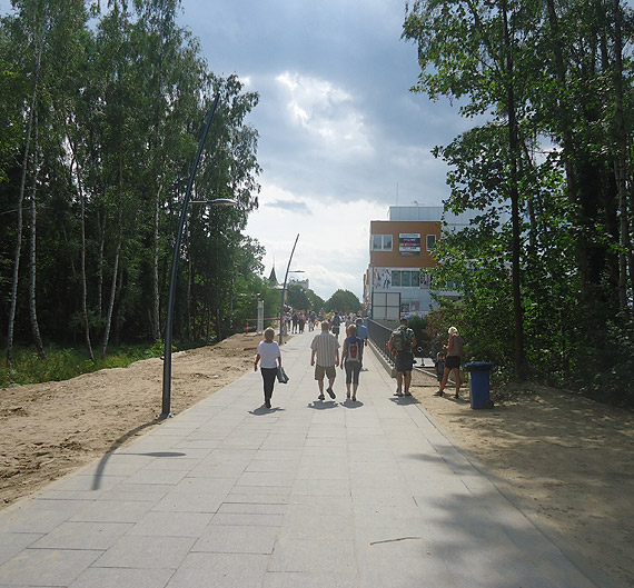 Dwie promenady ju poczone. Jest nowe (gwne) wejcie na pla