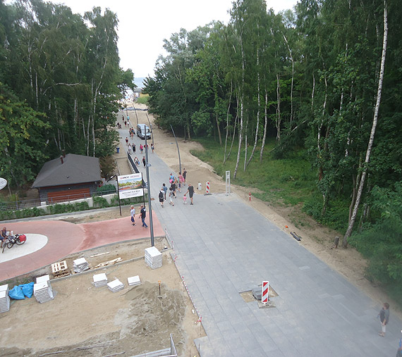 Dwie promenady już połączone. Jest nowe (główne) wejście na plażę