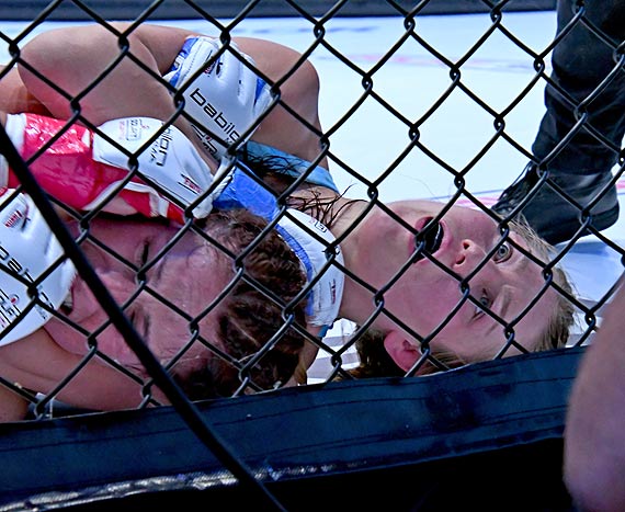 Babilon MMA Midzyzdroje. Relacja z walki: Eliza Kuczyska ze winoujcia i Olga Michalska. Zobacz fotogaleri!