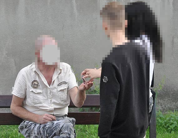 Czujny Czytelnik: Kupuje nieletnim alkohol!