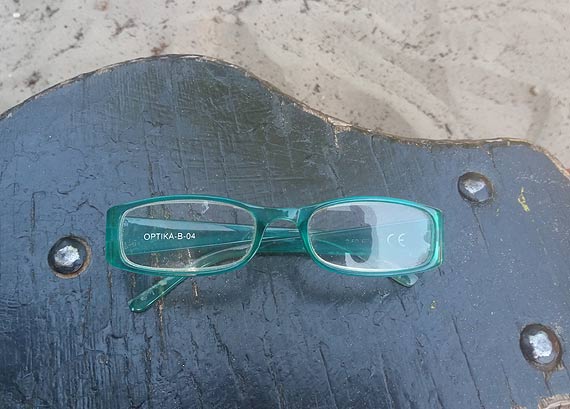 Znaleziono dziecice okulary