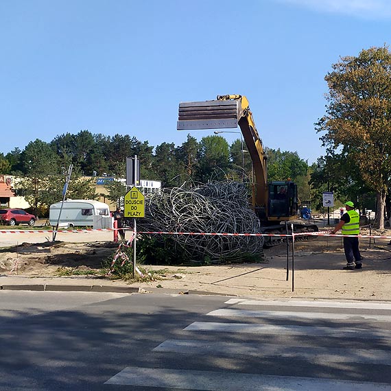 Artystyczna instalacja trafia na zom
