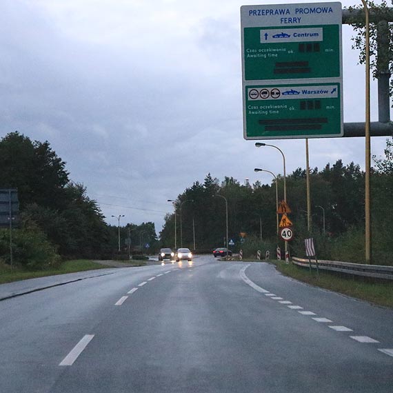 Czytelnik o oznaczeniu przepraw: Mao czytelne i takie, jakby go wcale nie byo