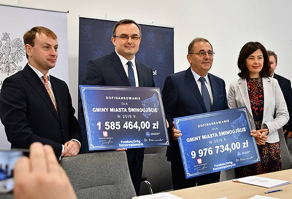 UM: Ponad 11,5 mln zotych na drogi. Dzi podpisano umow