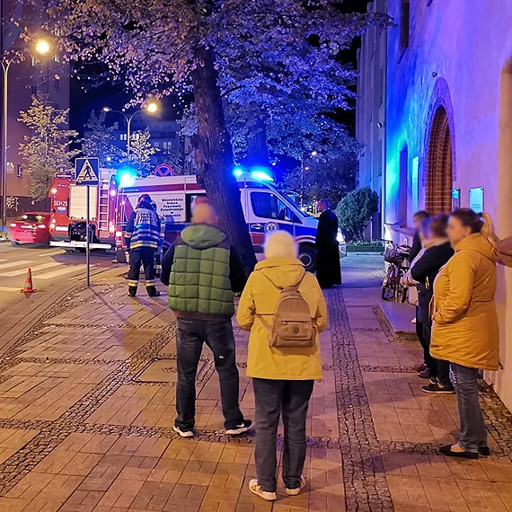 Ratownicy długo walczyli o życie mężczyzny