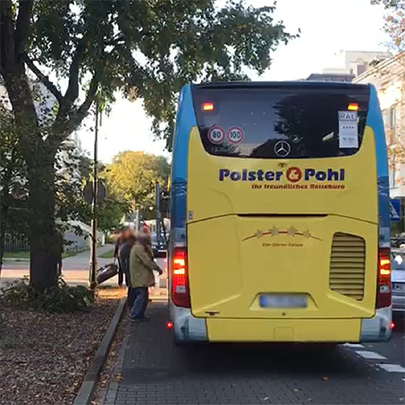 Kierowca autokaru zablokowa ulic. Zobacz film!