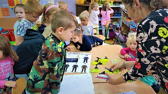 Bezpieczna droga do szkoy ze winoujskimi policjantami