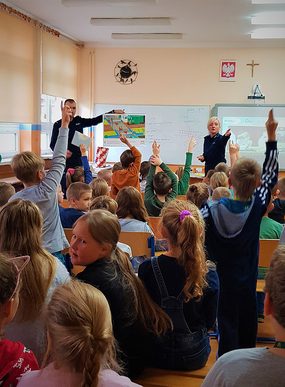 Kolejne spotkanie policjantw z uczniami w ramach akcji „Bezpieczna droga do szkoy”