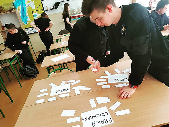 UM: „Kompas – edukacja”