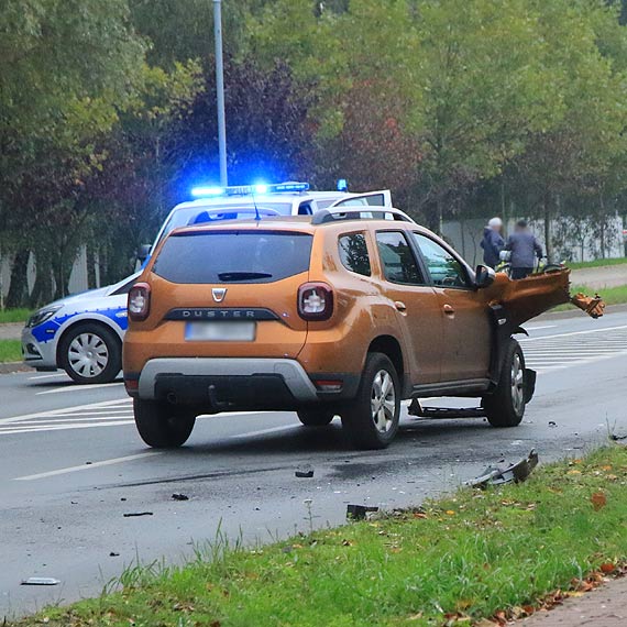 Bardzo grony wypadek z udziaem motocyklisty i dwch samochodw