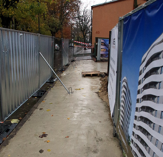 Kobieta odniosła szereg obrażeń po tym jak wpadła w niezabezpieczoną wylewkę betonową
