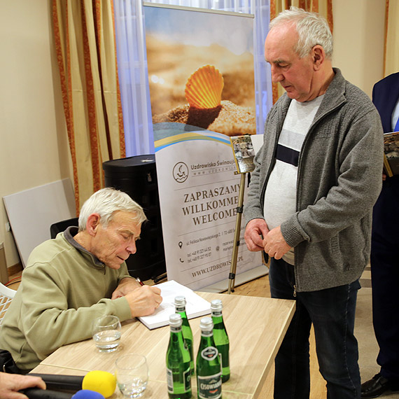 Historia Uzdrowiska Świnoujście trafiła na karty książki. Wydawnictwo zaprezentowano w kawiarni „Swarożyc”