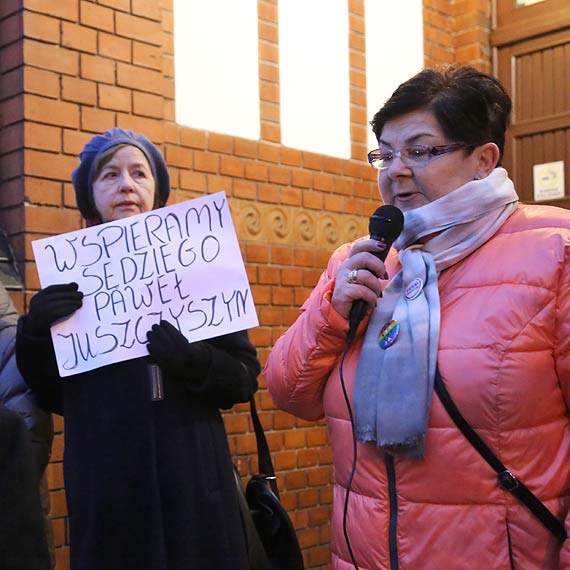 Mieszkacy winoujcia doczyli do oglnopolskiego protestu w obronie sdziw. Zobacz film!
