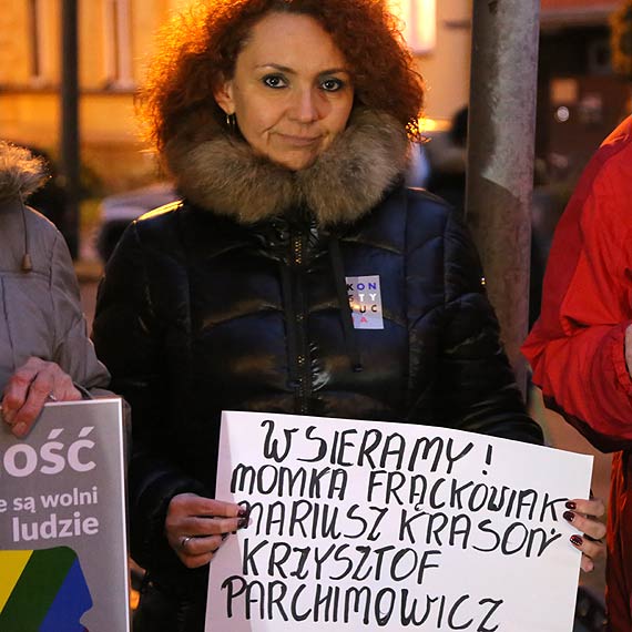 Mieszkacy winoujcia doczyli do oglnopolskiego protestu w obronie sdziw. Zobacz film!