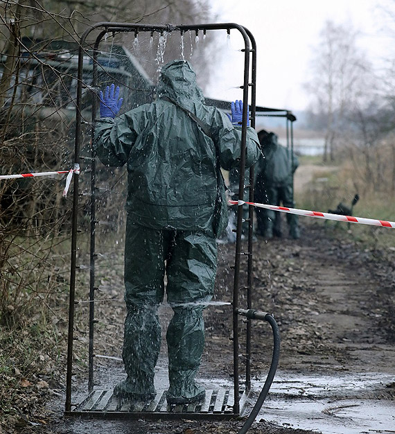 Kolejna beczka z substancją chemiczną wydobyta z dna