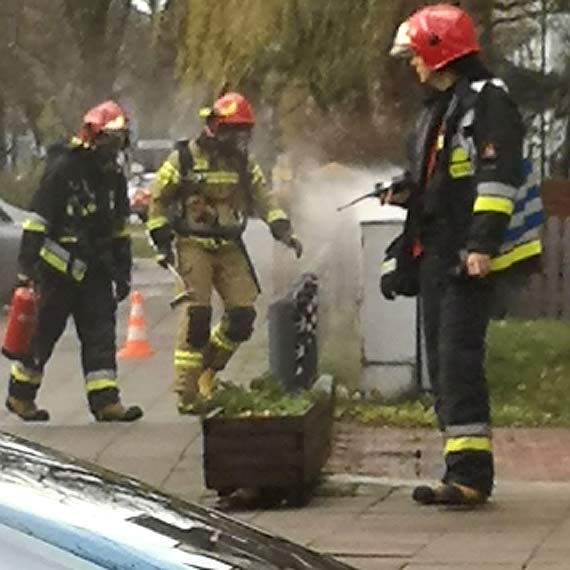 Dymica skrzynka pod napiciem postawia na nogi straakw! Zobacz film!