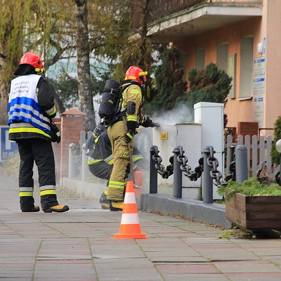 Dymica skrzynka pod napiciem postawia na nogi straakw! Zobacz film!