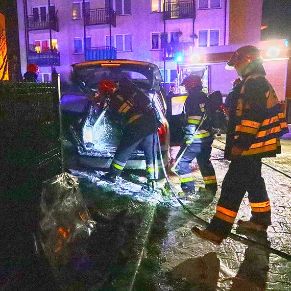 W nocy przy Platanie płonął samochód