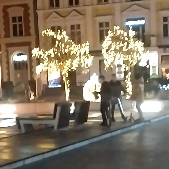 Czytelnik: Jeli taka modzie ma by przyszoci naszego narodu... Zobacz film!