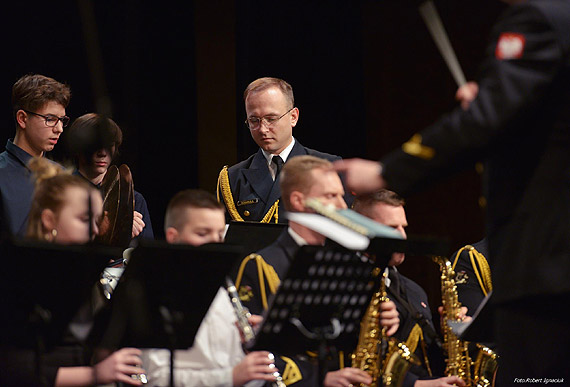 Na muzycznym poligonie: orkiestra wojskowa i uczniowie PSM znw zagrali razem. Zobacz film!