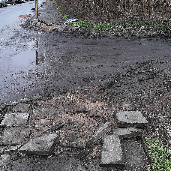Czytelnik: Przy inwestycji Grycana niszcz nasze chodniki!