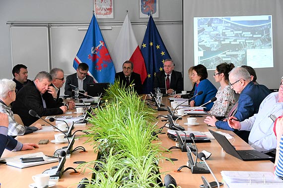 Prawobrzee. Przejcie przez przejazd i dostp do Podziemnego Miasta