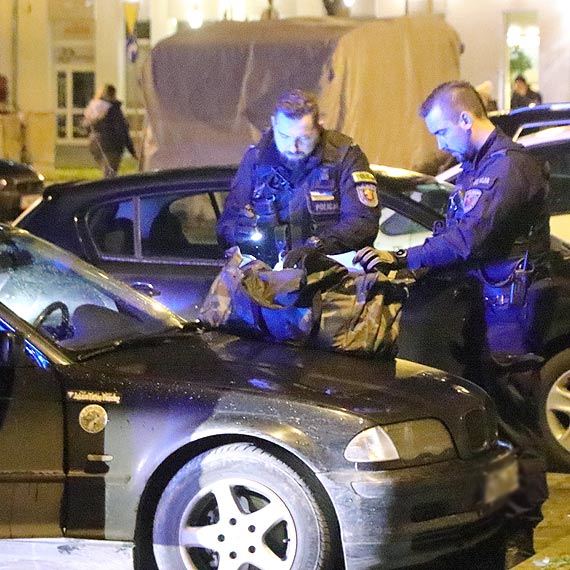 Prbowa wynie skradziony towar. Zaatakowany ochroniarz w szpitalu. Sprawca zbieg, policjanci ruszyli za nim. Zobacz film!