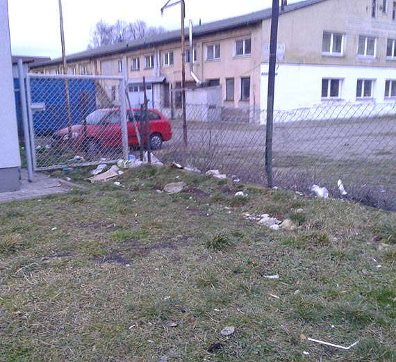Czytelnik: Bałagan przy Biedronce na Warszowie