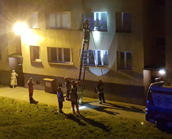 Zaalarmowano wszystkie suby, eby dosta si do...pustego mieszkania