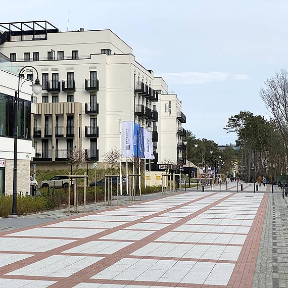 Koronawirus „przewietli” promenad. Pas nadmorski pustoszeje. Zobacz film!