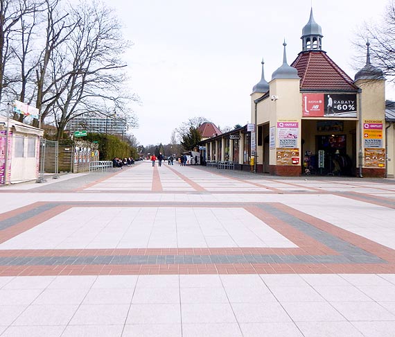 Koronawirus „przewietli” promenad. Pas nadmorski pustoszeje. Zobacz film!